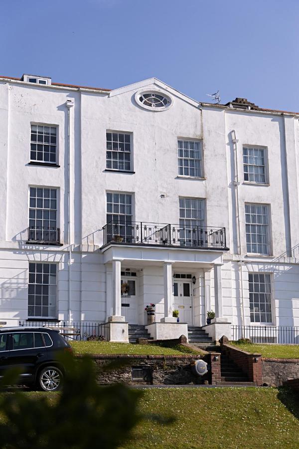 Paramount Apartments Ilfracombe, Arty Seaside Holiday Apartments Exterior foto